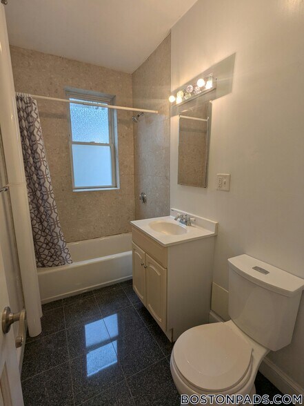 Building Photo - 33 Walbridge St