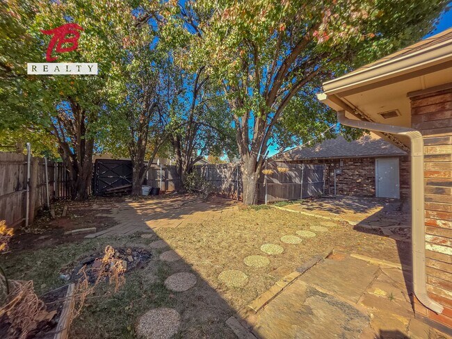 Building Photo - 6811 Lyrewood Ln