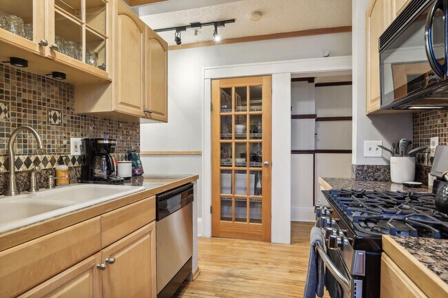 Building Photo - 3006 W 44th St