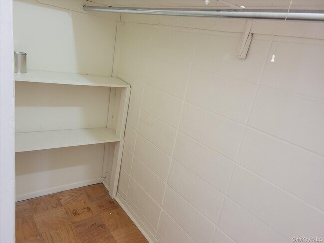 Building Photo - 100 Town House Village