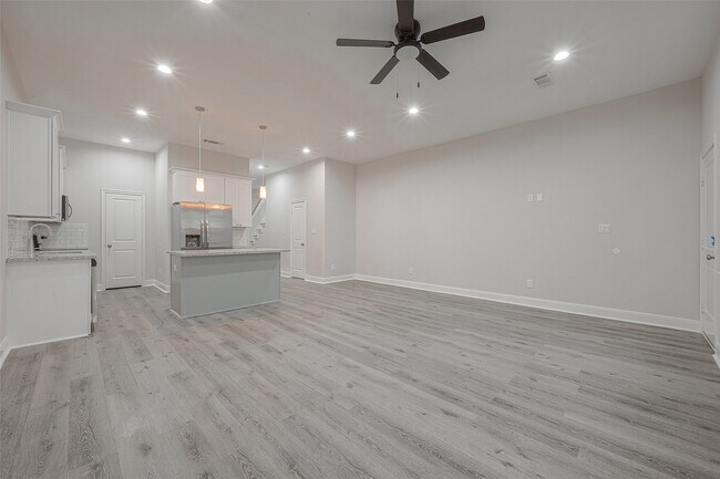 Building Photo - 2527 S Washington Ave