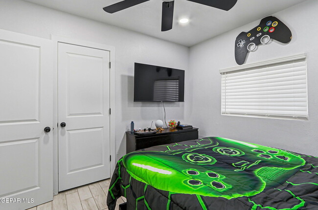 Building Photo - 7740 Phoenix Ave