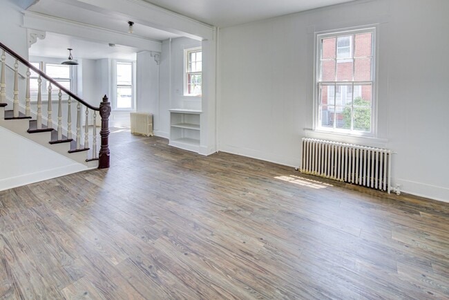 Building Photo - Walking distance to UD campus Available Ju...