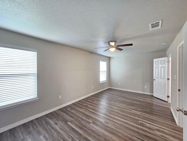 Building Photo - 230 N Mary Jo Dr