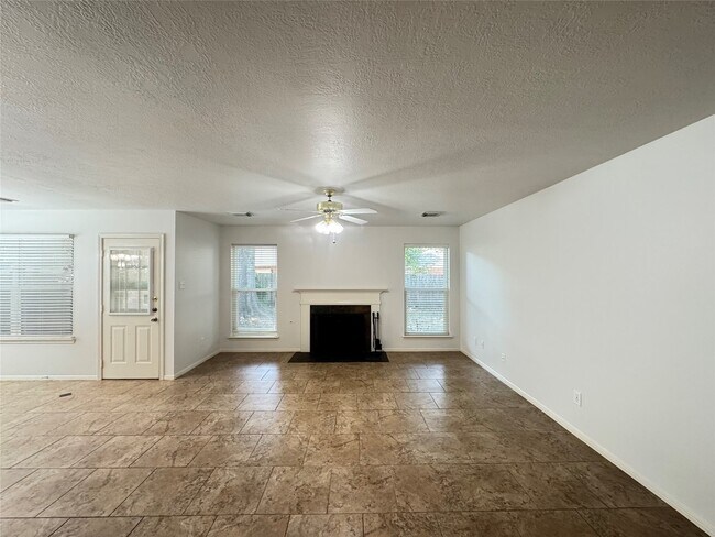 Building Photo - 210 Rolling Plains Dr