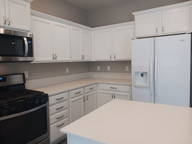 Building Photo - Beautiful 2-Bedroom Home located in Redmon...
