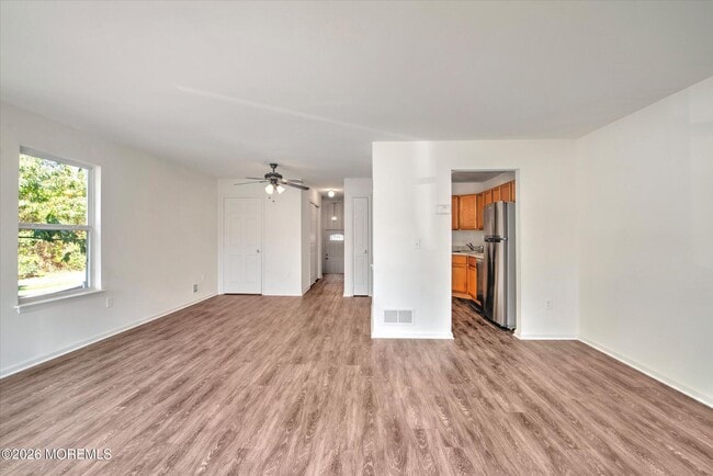 Building Photo - 6 Esplanade Way