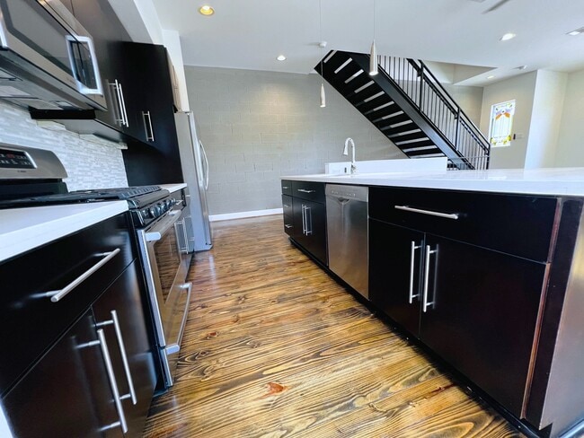 Building Photo - 1524 Blodgett St