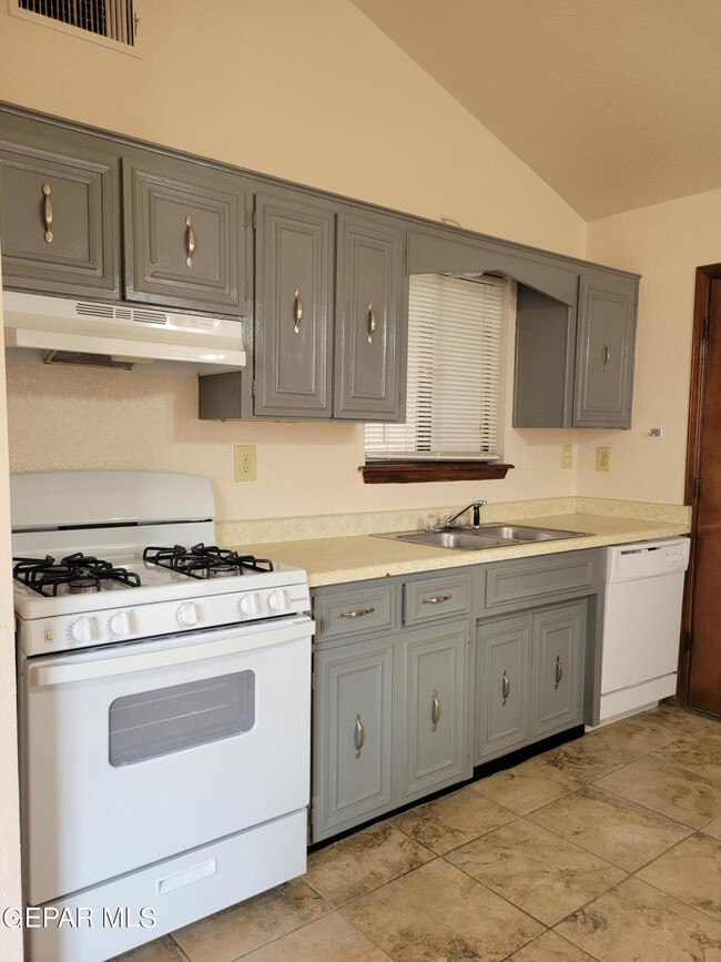 Building Photo - 11340 Lake Nasser Dr