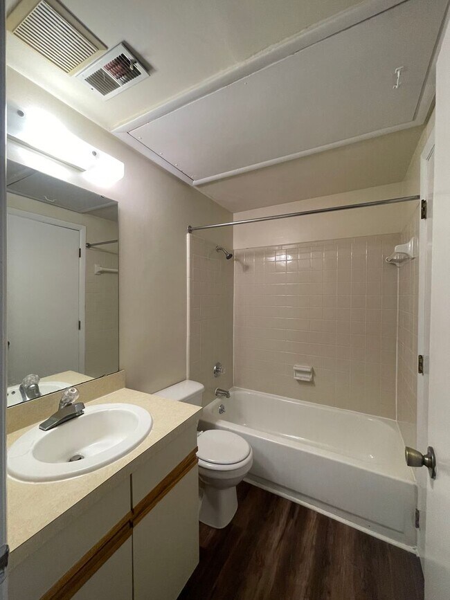 Building Photo - 900 Barringer Drive ~ Charming 2 Bedroom R...