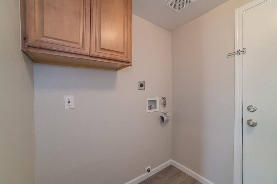 Building Photo - 1297 E Tradewind Dr