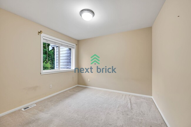 Building Photo - 3 BED & 2.5 BATH Town house FOR RENT