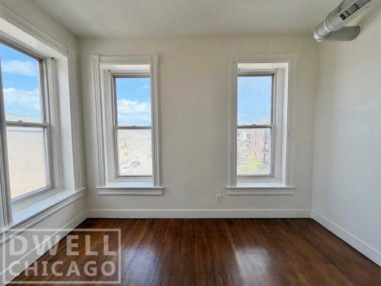 Building Photo - 1362 N Bosworth Ave