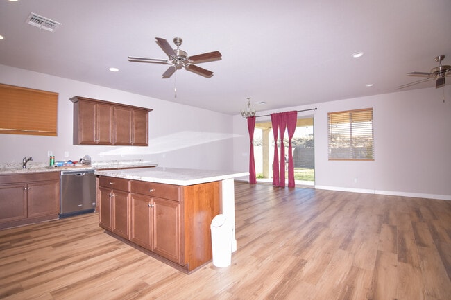 Building Photo - 343 Armitage Way