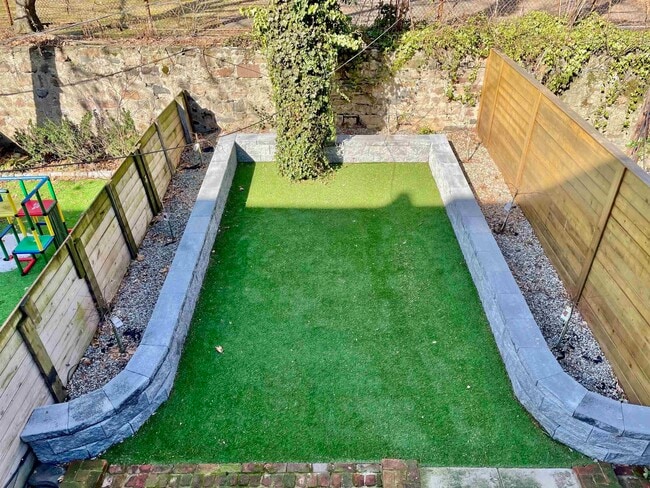 Building Photo - 820 Grand St