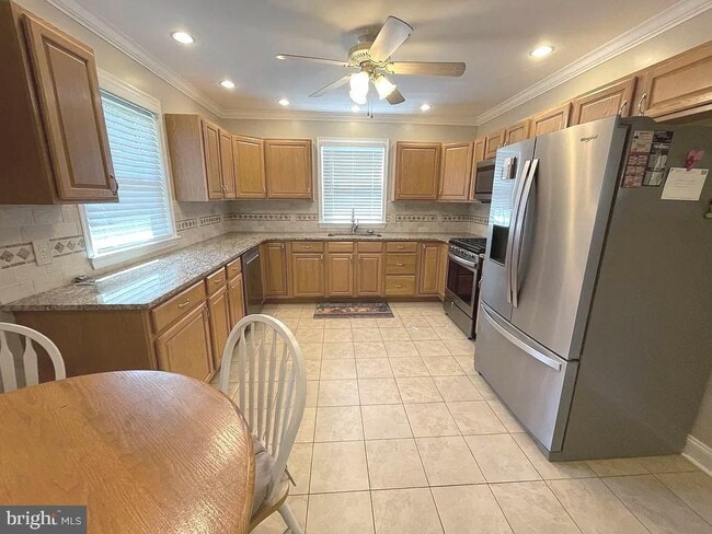 Building Photo - 2249 W Walnut St