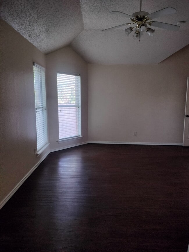 Building Photo - 1888 Helen Ln