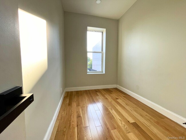 Building Photo - 255 Amboy St