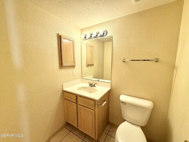 Building Photo - 1013 Via De La Paz Dr