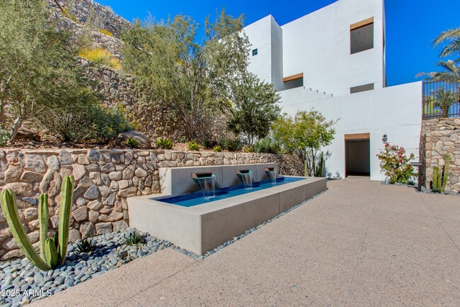 Building Photo - 5000 N Camelback Rdg Dr
