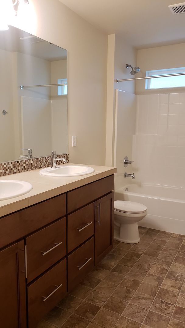 Building Photo - 4 Bedroom Home in Silverdale's Woodbridge Community!