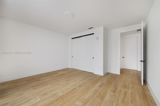 Building Photo - 3034 Oak Ave