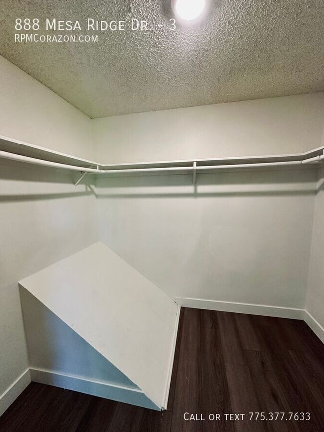 Building Photo - 888 Mesa Ridge Dr