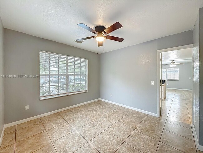 Building Photo - 530 NE 34th St