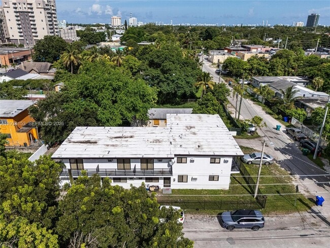 Building Photo - 131 NE 77th St