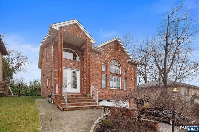 Building Photo - 546 Art Ln