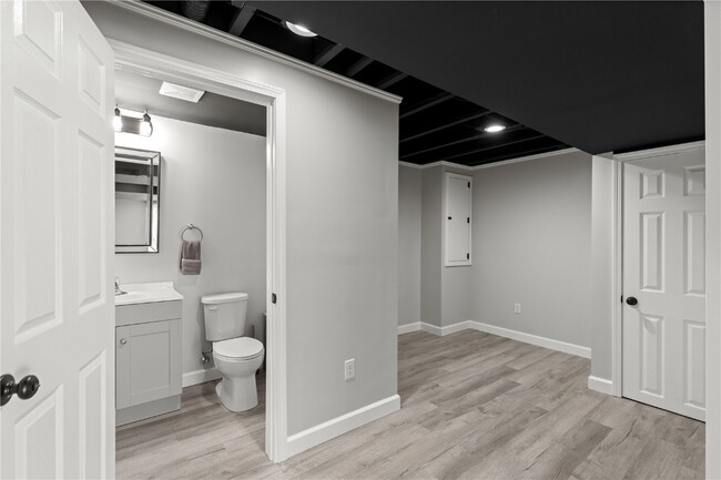 Building Photo - 184 Berry Manor Cir