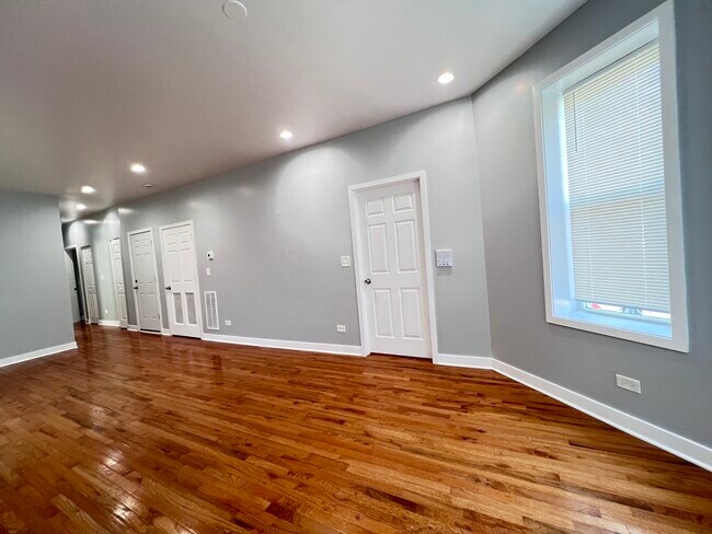 Building Photo - 6402 S Eberhart Ave