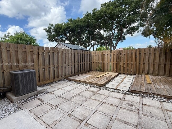 Building Photo - 17432 SW 140th Ct