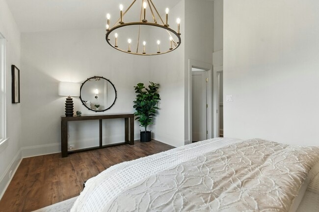 Building Photo - 5020 Golden Gate Ave