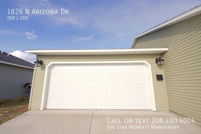 Building Photo - 1826 N Arizona Dr