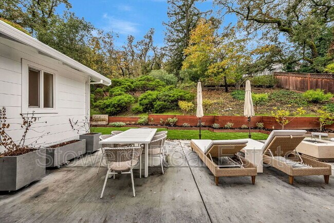 Building Photo - 627 N Silverado Dr