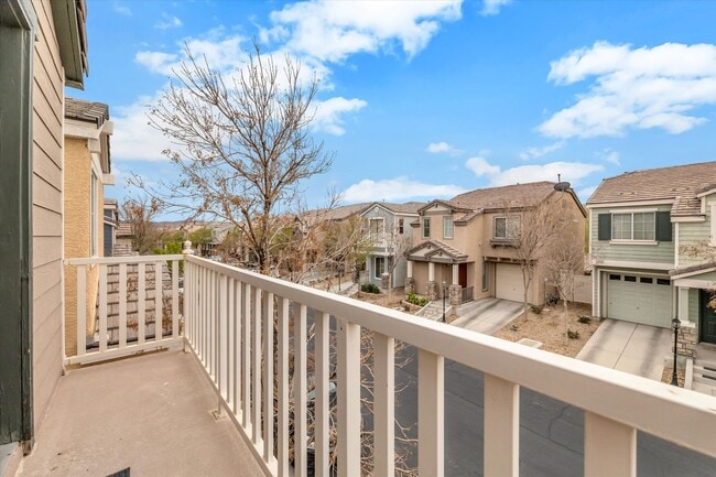 Building Photo - Great location 3 bedrooms 2 1/2 bath, community pool, St. Rose pkwy and Spencer