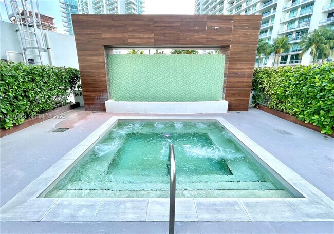 Building Photo - 350 S Miami Ave