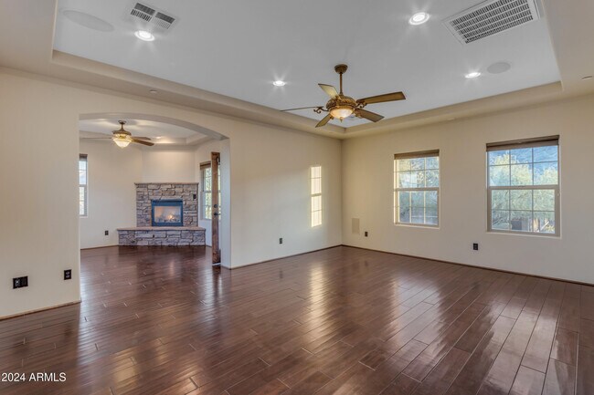 Building Photo - 2322 E Samantha Way