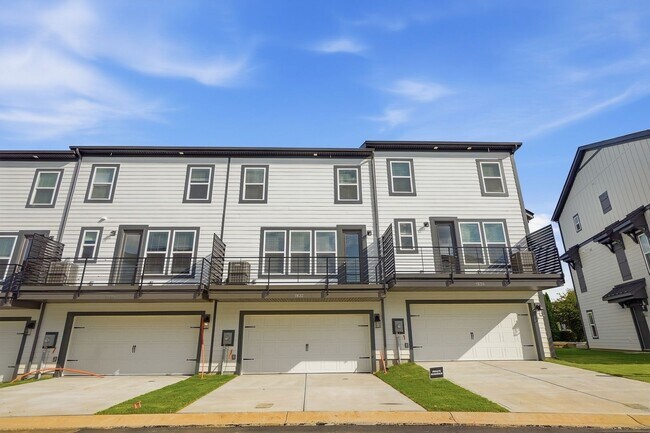 Building Photo - 1832 Alexander Village Main Dr