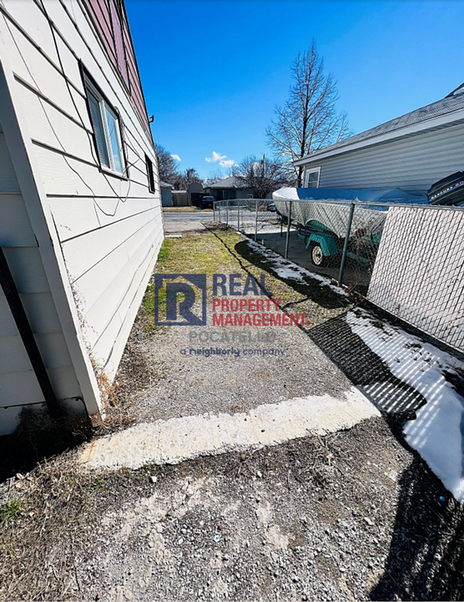 Building Photo - MOVE IN SPECIAL - Newly remodeled - 3 Bedr...