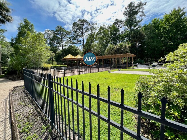 Building Photo - Two-bedroom villa at Three Mast Lane, reno...