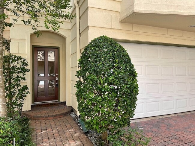 Building Photo - 1329 Hyde Park Blvd