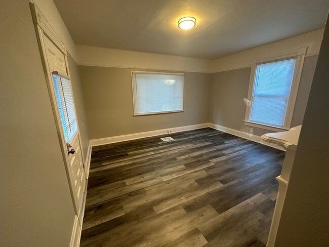 Building Photo - 168 Meridian St