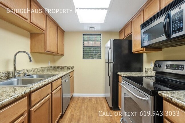 Building Photo - 12063 Alta Carmel Ct