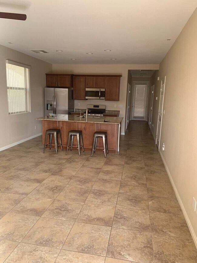 Building Photo - Upgraded Townhome