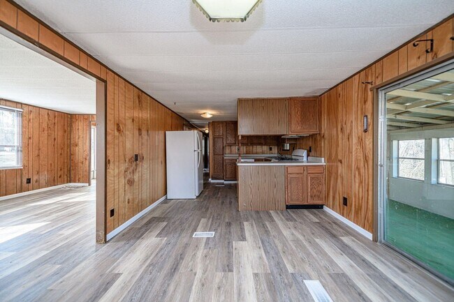 Building Photo - 3 Bed 2 Bath South Columbia