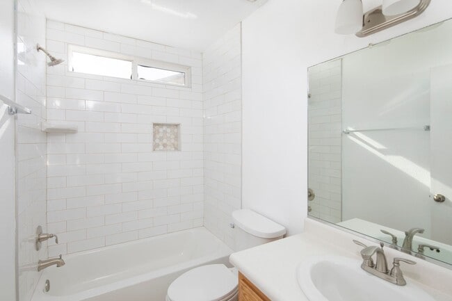 Building Photo - Lovely 3 Bedroom Home in Beautiful Los Alamos!