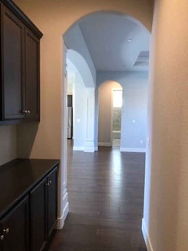 Building Photo - Stunning 3 Bedroom 2 Bath in Fair Oaks, CA