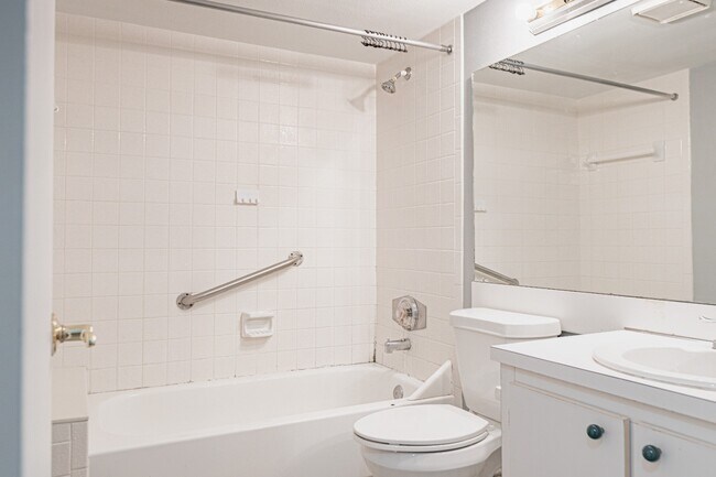 Building Photo - 8215 Sun Spring Cir